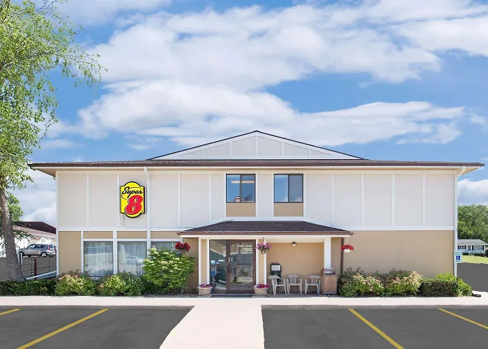 Super 8 By Wyndham Beaver Dam